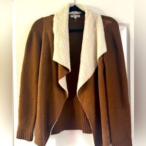 Women’s knit sweater with fur collar and lapel